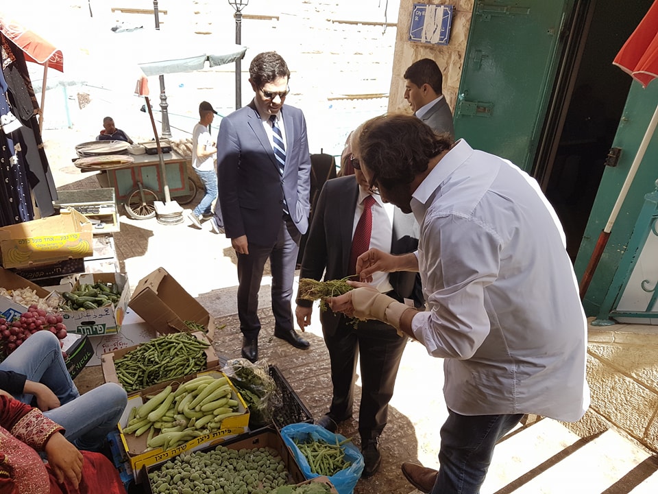رئيس بلدية بيت لحم يلتقي مدير إدارة الشرق الأوسط وشمال أفريقيا في وزارة الخارجية اليونانية في دار البلدية 