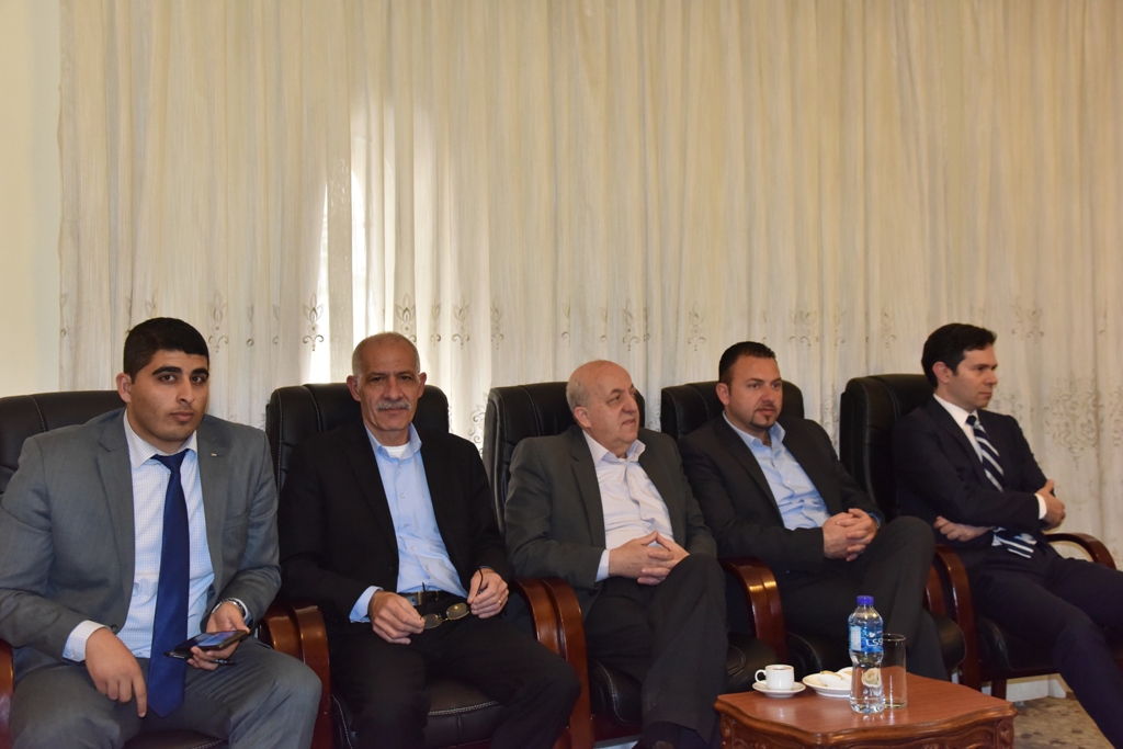 رئيس بلدية بيت لحم يلتقي مدير إدارة الشرق الأوسط وشمال أفريقيا في وزارة الخارجية اليونانية في دار البلدية 