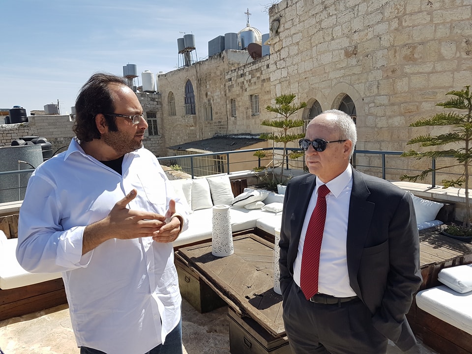 رئيس بلدية بيت لحم يلتقي مدير إدارة الشرق الأوسط وشمال أفريقيا في وزارة الخارجية اليونانية في دار البلدية 