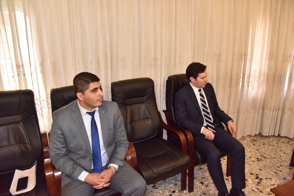 رئيس بلدية بيت لحم يلتقي مدير إدارة الشرق الأوسط وشمال أفريقيا في وزارة الخارجية اليونانية في دار البلدية 