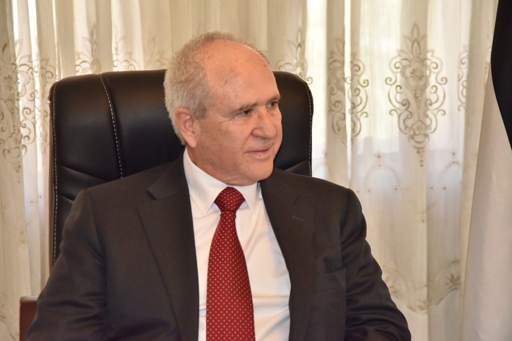 رئيس بلدية بيت لحم يلتقي مدير إدارة الشرق الأوسط وشمال أفريقيا في وزارة الخارجية اليونانية في دار البلدية 