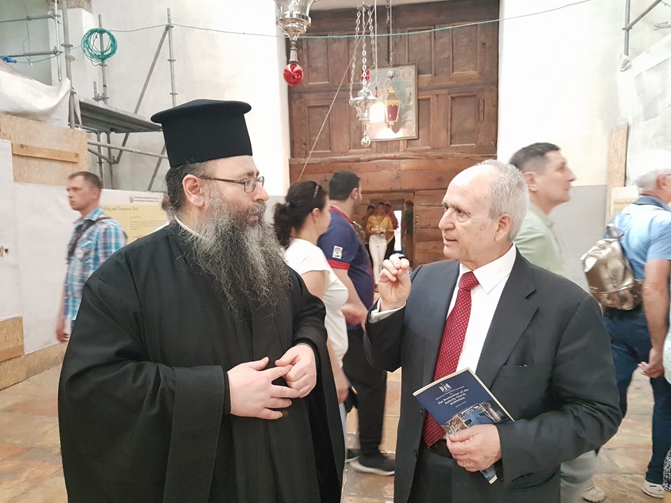 رئيس بلدية بيت لحم يلتقي مدير إدارة الشرق الأوسط وشمال أفريقيا في وزارة الخارجية اليونانية في دار البلدية 