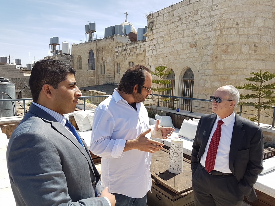 رئيس بلدية بيت لحم يلتقي مدير إدارة الشرق الأوسط وشمال أفريقيا في وزارة الخارجية اليونانية في دار البلدية 