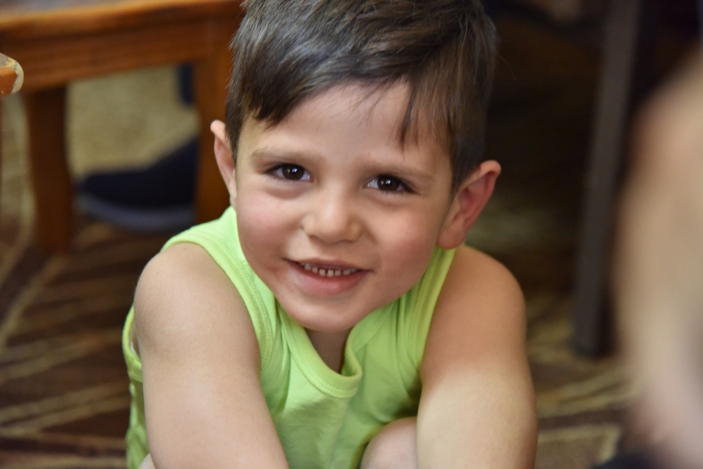 بمناسبة عيد الأم بلدية بيت لحم وحركة فتح ومديرية التربية والتعليم يعايدون المعلمات في المدارس