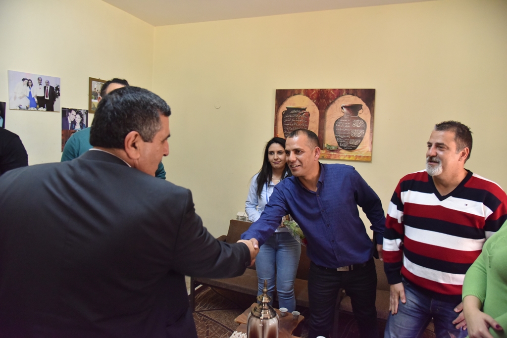 بمناسبة عيد الأم بلدية بيت لحم وحركة فتح ومديرية التربية والتعليم يعايدون المعلمات في المدارس