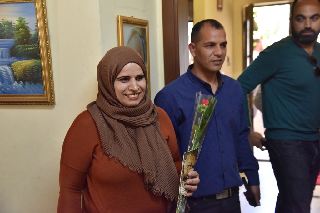 بمناسبة عيد الأم بلدية بيت لحم وحركة فتح ومديرية التربية والتعليم يعايدون المعلمات في المدارس