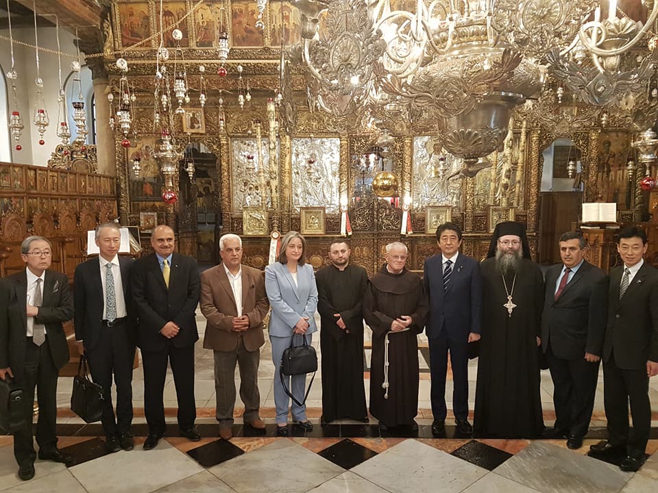 سلمان يشارك في إستقبال رئيس الوزراء الياباني