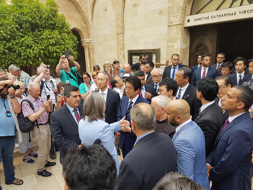 سلمان يشارك في إستقبال رئيس الوزراء الياباني