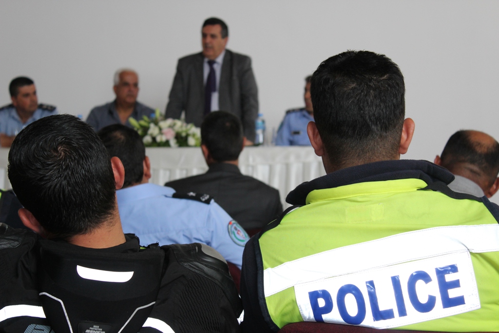 بمناسبة أسبوع المرور العربي وتحت شعار التزامك بالنظام دليل وعيك  حفل لتكريم أفراد شرطة المرور في مركز السلام بيت لحم