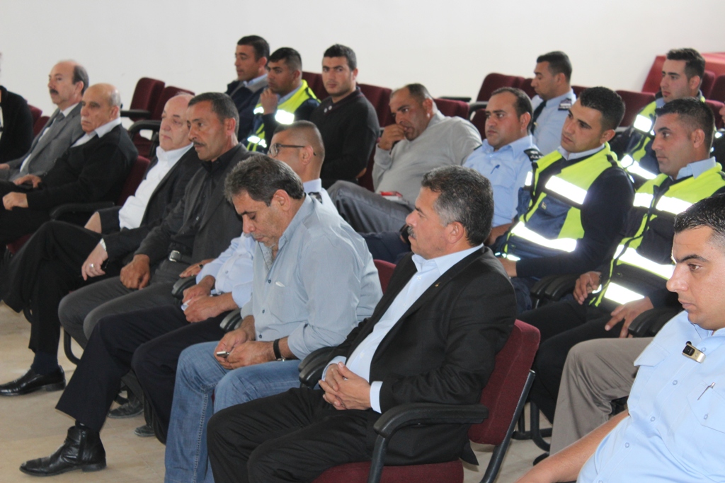 بمناسبة أسبوع المرور العربي وتحت شعار التزامك بالنظام دليل وعيك  حفل لتكريم أفراد شرطة المرور في مركز السلام بيت لحم