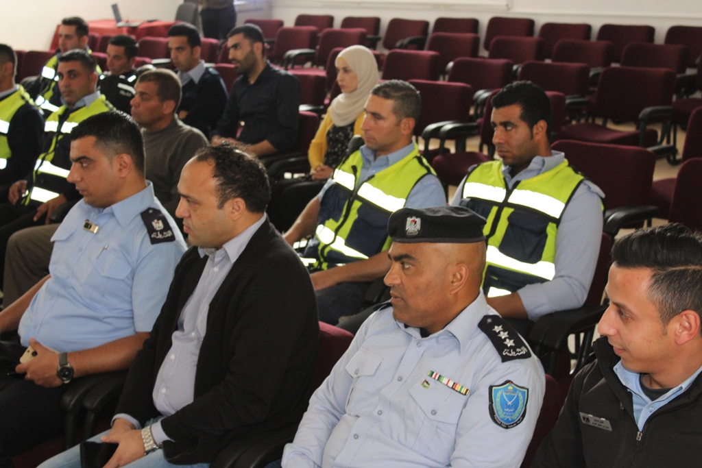 بمناسبة أسبوع المرور العربي وتحت شعار التزامك بالنظام دليل وعيك  حفل لتكريم أفراد شرطة المرور في مركز السلام بيت لحم