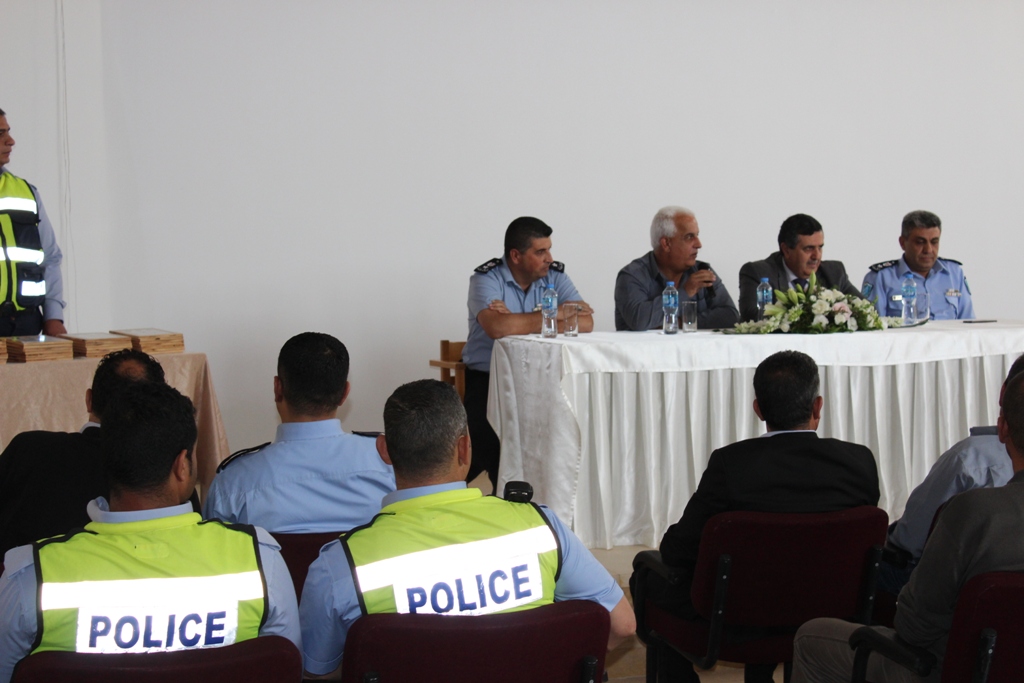 بمناسبة أسبوع المرور العربي وتحت شعار التزامك بالنظام دليل وعيك  حفل لتكريم أفراد شرطة المرور في مركز السلام بيت لحم