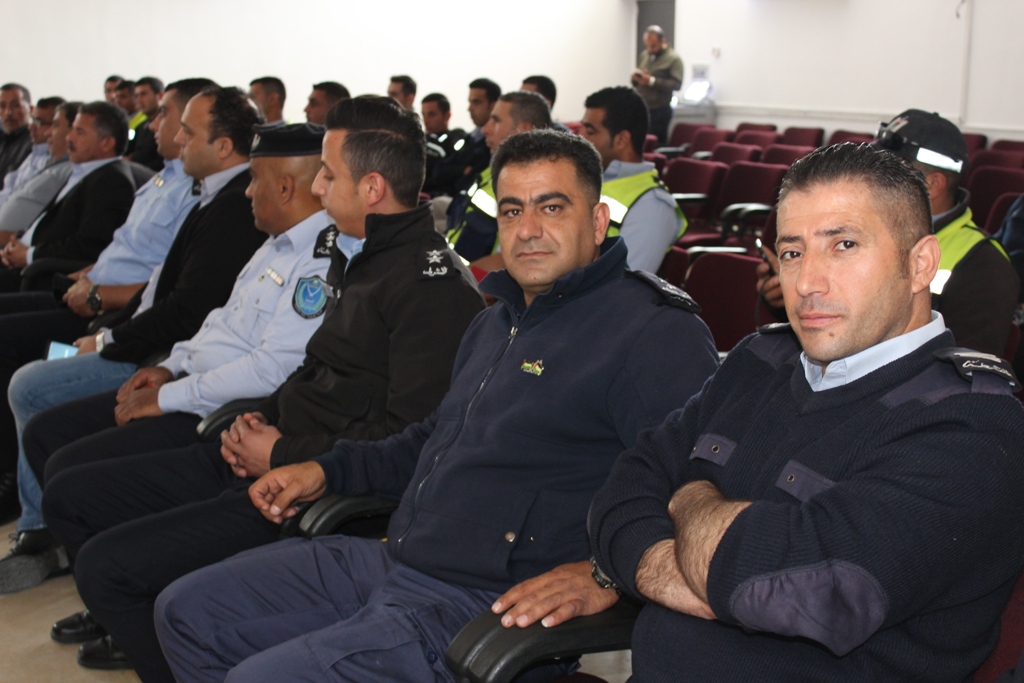 بمناسبة أسبوع المرور العربي وتحت شعار التزامك بالنظام دليل وعيك  حفل لتكريم أفراد شرطة المرور في مركز السلام بيت لحم