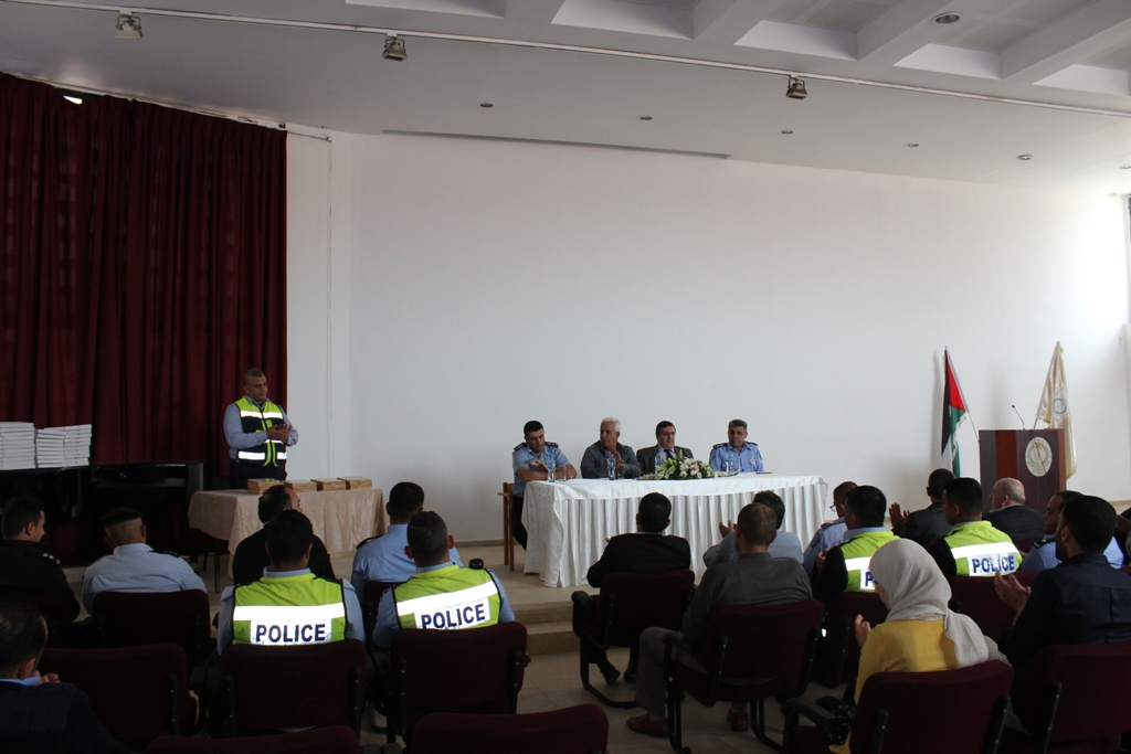 بمناسبة أسبوع المرور العربي وتحت شعار التزامك بالنظام دليل وعيك  حفل لتكريم أفراد شرطة المرور في مركز السلام بيت لحم