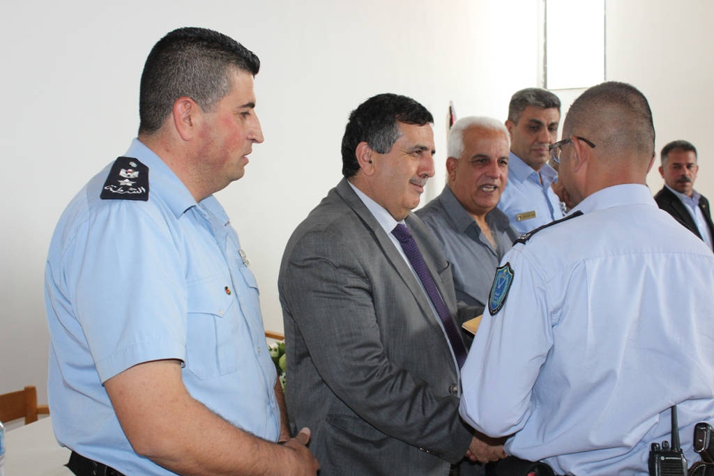 بمناسبة أسبوع المرور العربي وتحت شعار التزامك بالنظام دليل وعيك  حفل لتكريم أفراد شرطة المرور في مركز السلام بيت لحم