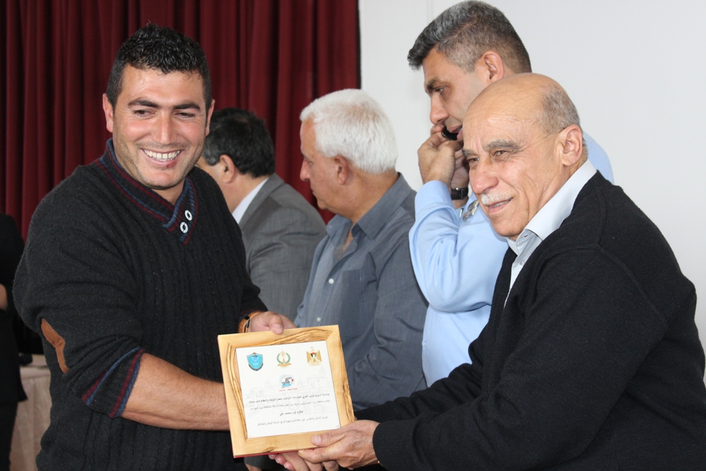 بمناسبة أسبوع المرور العربي وتحت شعار التزامك بالنظام دليل وعيك  حفل لتكريم أفراد شرطة المرور في مركز السلام بيت لحم