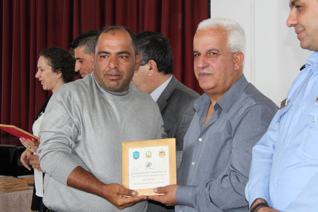 بمناسبة أسبوع المرور العربي وتحت شعار التزامك بالنظام دليل وعيك  حفل لتكريم أفراد شرطة المرور في مركز السلام بيت لحم