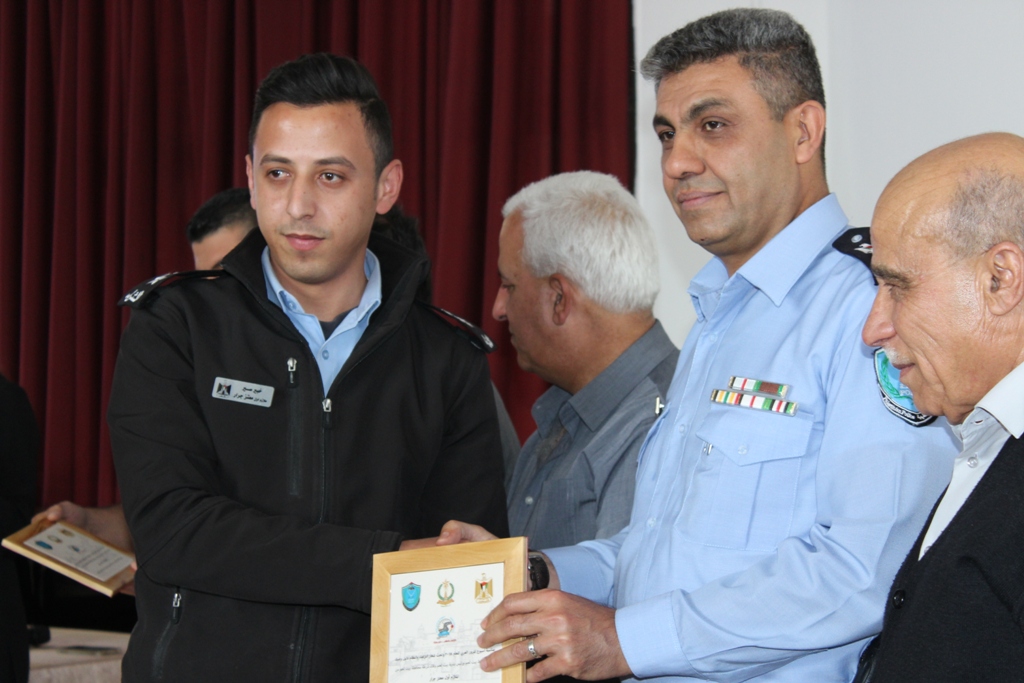 بمناسبة أسبوع المرور العربي وتحت شعار التزامك بالنظام دليل وعيك  حفل لتكريم أفراد شرطة المرور في مركز السلام بيت لحم