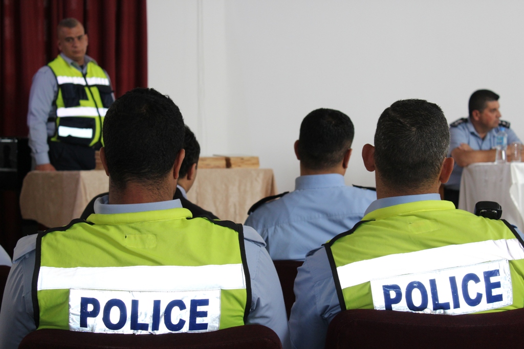 بمناسبة أسبوع المرور العربي وتحت شعار التزامك بالنظام دليل وعيك  حفل لتكريم أفراد شرطة المرور في مركز السلام بيت لحم