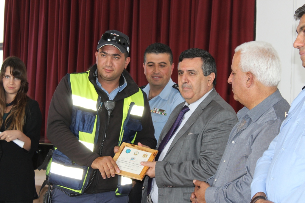 بمناسبة أسبوع المرور العربي وتحت شعار التزامك بالنظام دليل وعيك  حفل لتكريم أفراد شرطة المرور في مركز السلام بيت لحم