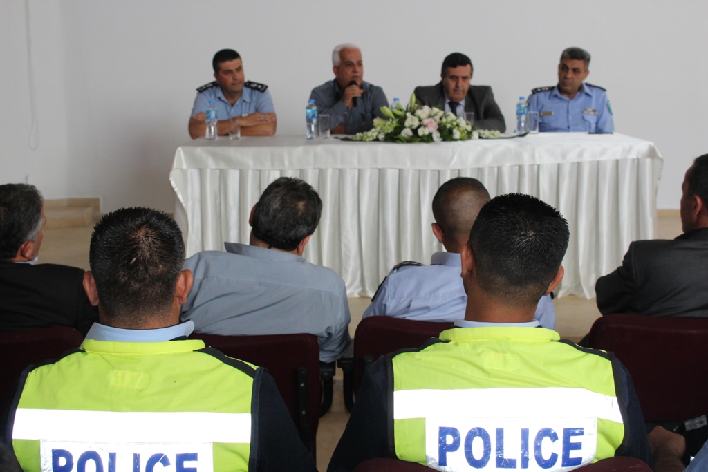 بمناسبة أسبوع المرور العربي وتحت شعار التزامك بالنظام دليل وعيك  حفل لتكريم أفراد شرطة المرور في مركز السلام بيت لحم