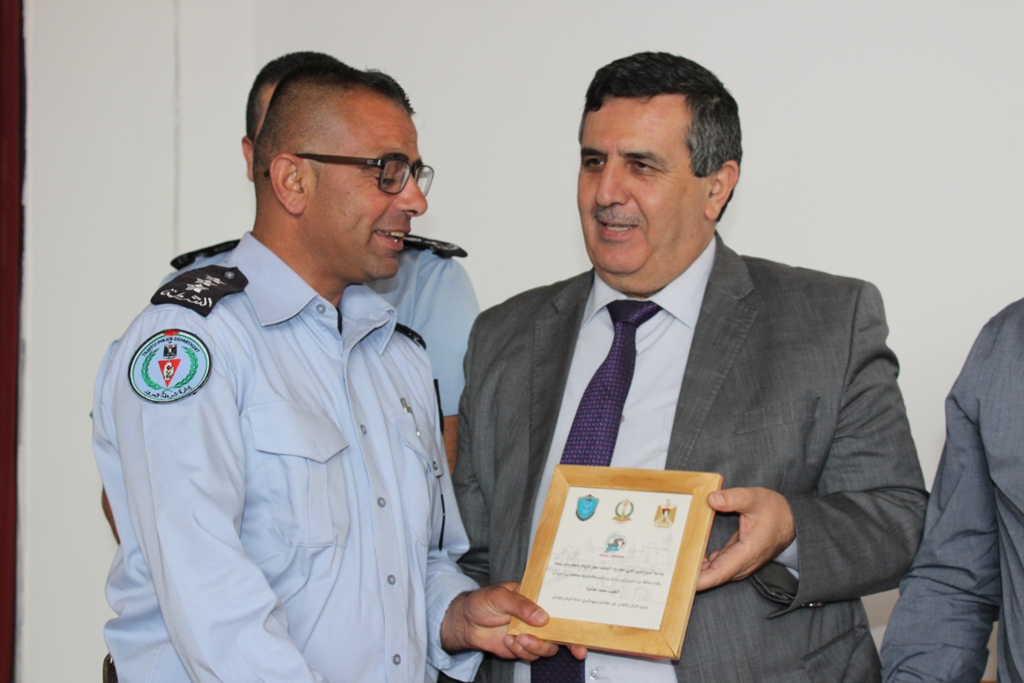 بمناسبة أسبوع المرور العربي وتحت شعار التزامك بالنظام دليل وعيك  حفل لتكريم أفراد شرطة المرور في مركز السلام بيت لحم