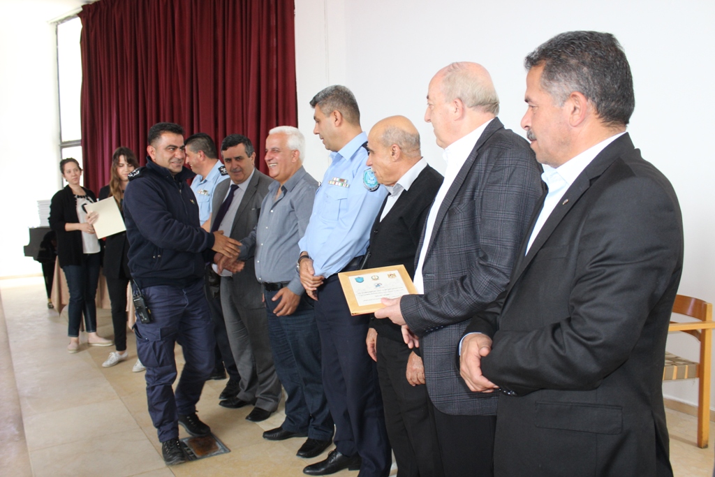 بمناسبة أسبوع المرور العربي وتحت شعار التزامك بالنظام دليل وعيك  حفل لتكريم أفراد شرطة المرور في مركز السلام بيت لحم