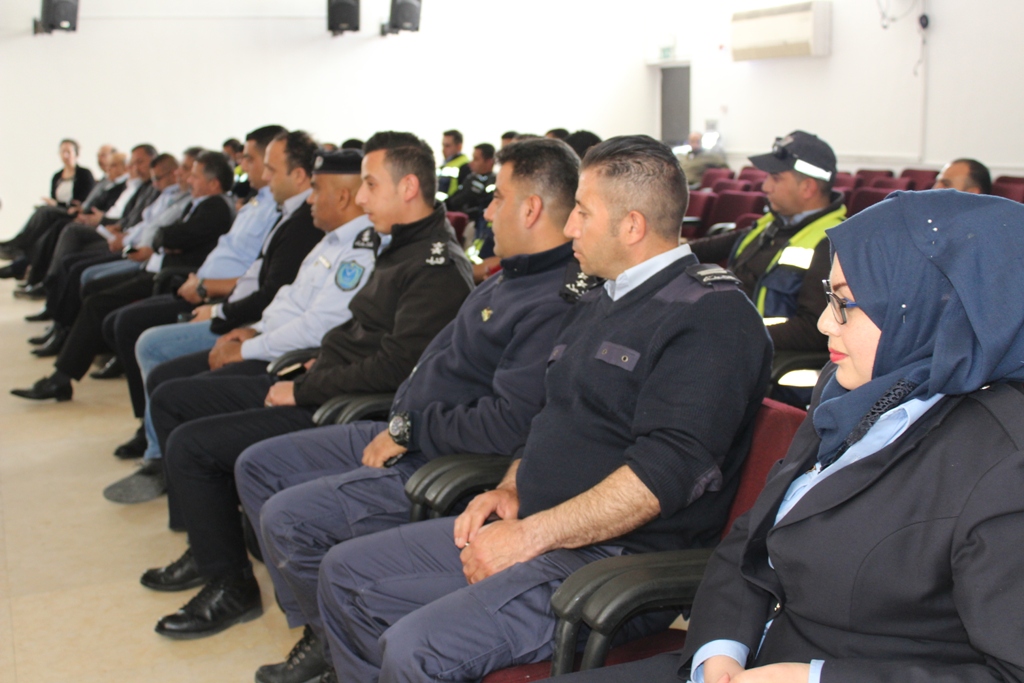 بمناسبة أسبوع المرور العربي وتحت شعار التزامك بالنظام دليل وعيك  حفل لتكريم أفراد شرطة المرور في مركز السلام بيت لحم