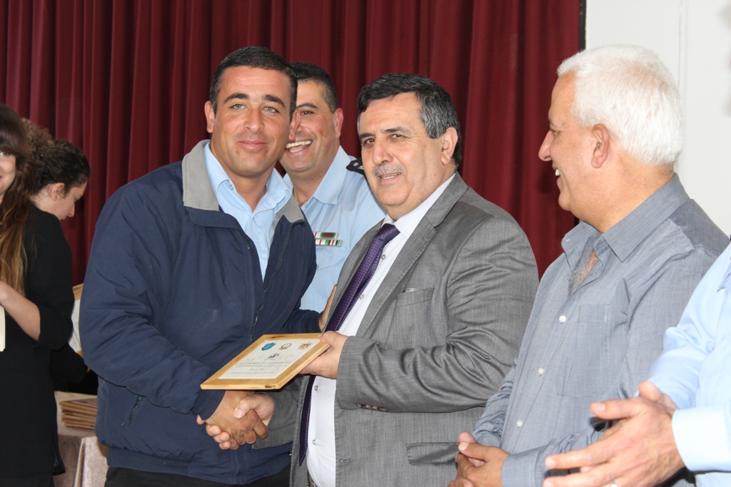 بمناسبة أسبوع المرور العربي وتحت شعار التزامك بالنظام دليل وعيك  حفل لتكريم أفراد شرطة المرور في مركز السلام بيت لحم