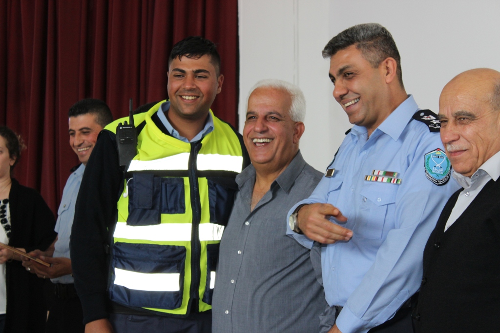 بمناسبة أسبوع المرور العربي وتحت شعار التزامك بالنظام دليل وعيك  حفل لتكريم أفراد شرطة المرور في مركز السلام بيت لحم