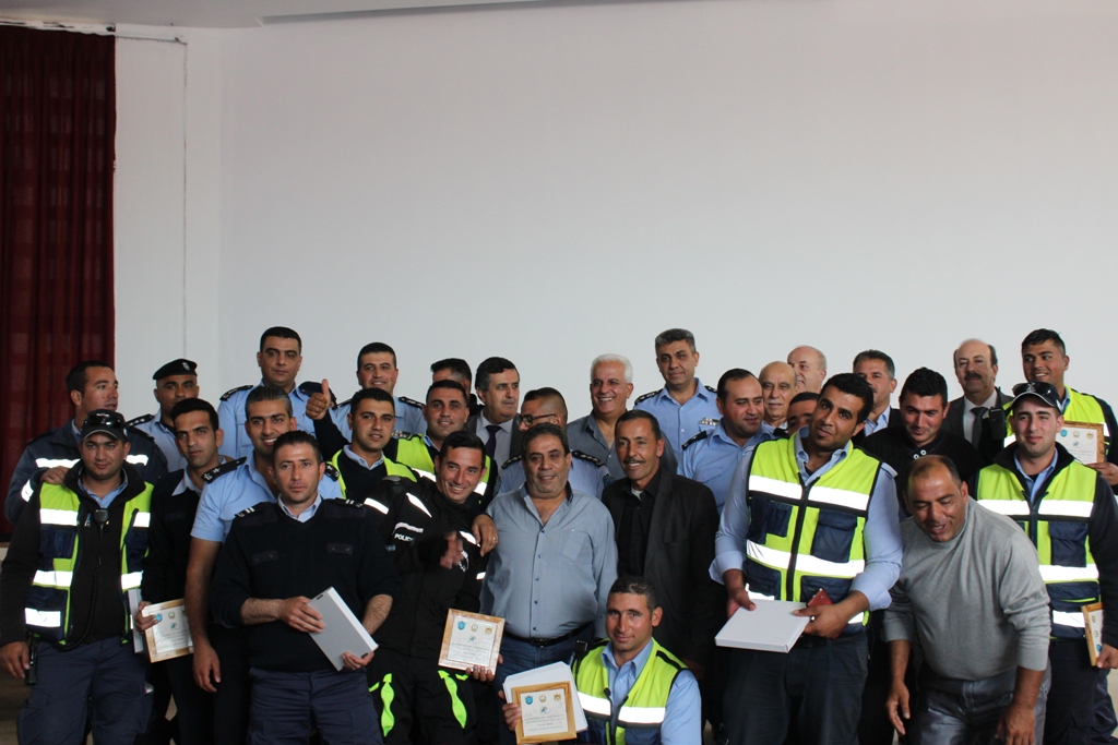 بمناسبة أسبوع المرور العربي وتحت شعار التزامك بالنظام دليل وعيك  حفل لتكريم أفراد شرطة المرور في مركز السلام بيت لحم