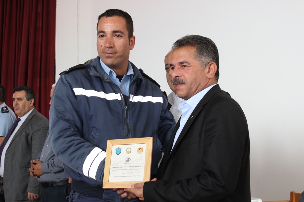 بمناسبة أسبوع المرور العربي وتحت شعار التزامك بالنظام دليل وعيك  حفل لتكريم أفراد شرطة المرور في مركز السلام بيت لحم