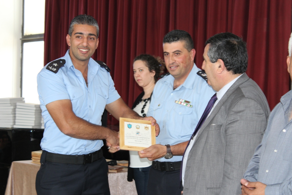 بمناسبة أسبوع المرور العربي وتحت شعار التزامك بالنظام دليل وعيك  حفل لتكريم أفراد شرطة المرور في مركز السلام بيت لحم