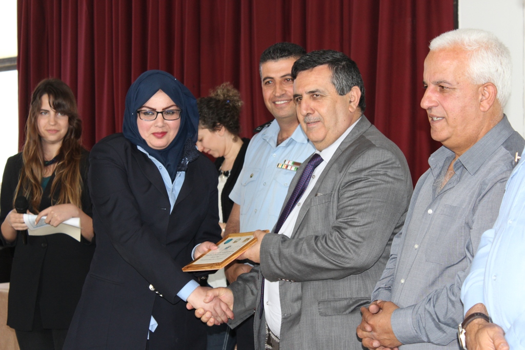 بمناسبة أسبوع المرور العربي وتحت شعار التزامك بالنظام دليل وعيك  حفل لتكريم أفراد شرطة المرور في مركز السلام بيت لحم
