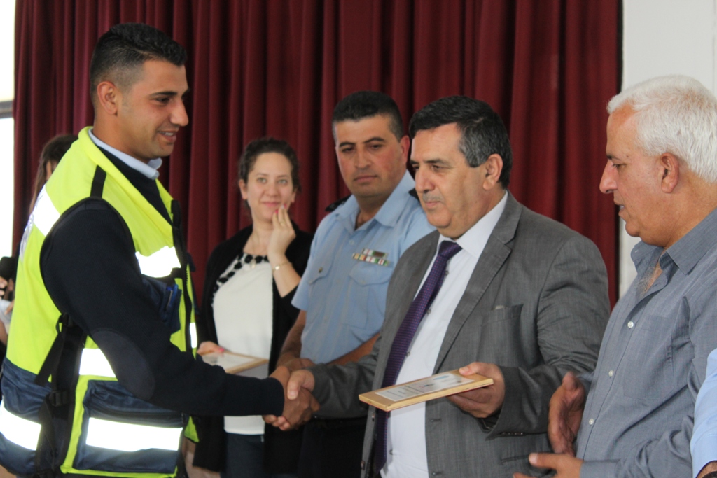 بمناسبة أسبوع المرور العربي وتحت شعار التزامك بالنظام دليل وعيك  حفل لتكريم أفراد شرطة المرور في مركز السلام بيت لحم