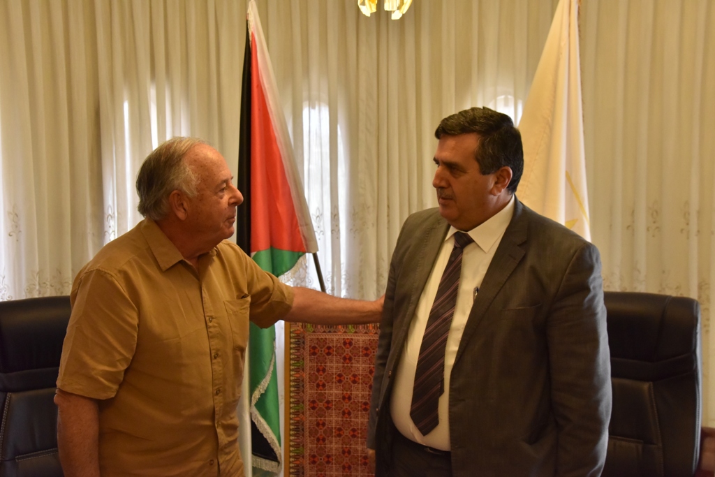 The Mayor of Bethlehem welcomes a group from Sacramento and talks about the city challenges