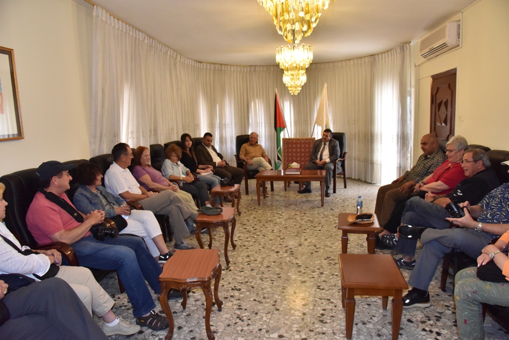 The Mayor of Bethlehem welcomes a group from Sacramento and talks about the city challenges