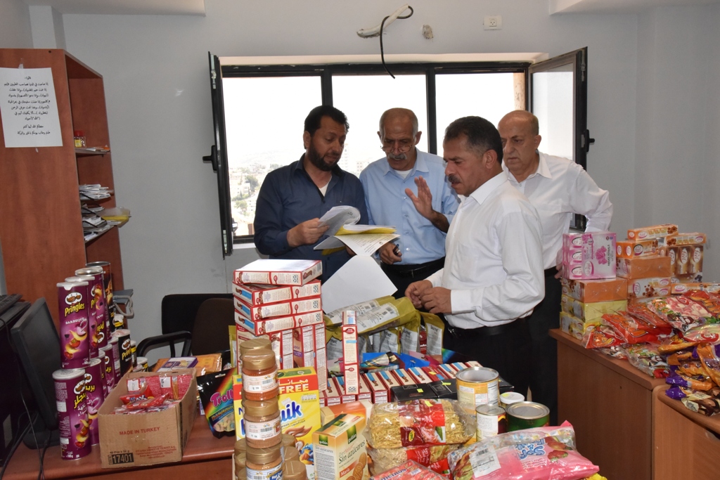 بلدية بيت لحم تتلف حوالي النصف طن من المنتجات الغذائية منتهية الصلاحية