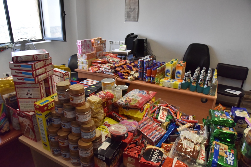 بلدية بيت لحم تتلف حوالي النصف طن من المنتجات الغذائية منتهية الصلاحية