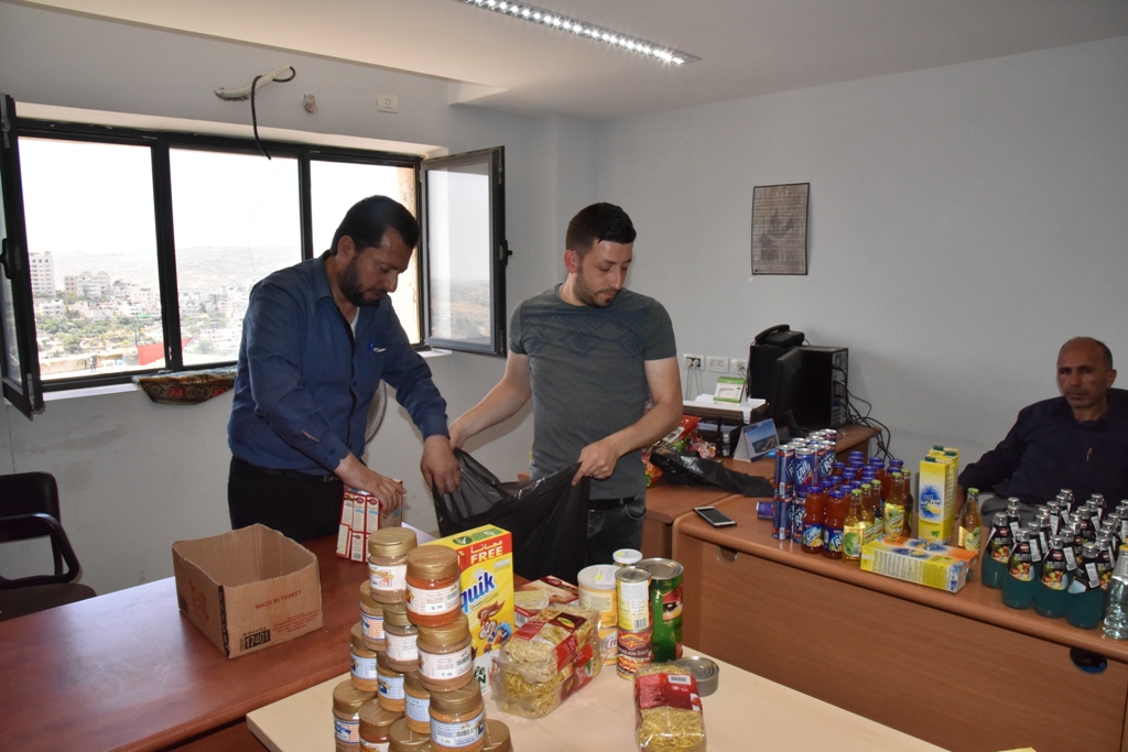 بلدية بيت لحم تتلف حوالي النصف طن من المنتجات الغذائية منتهية الصلاحية