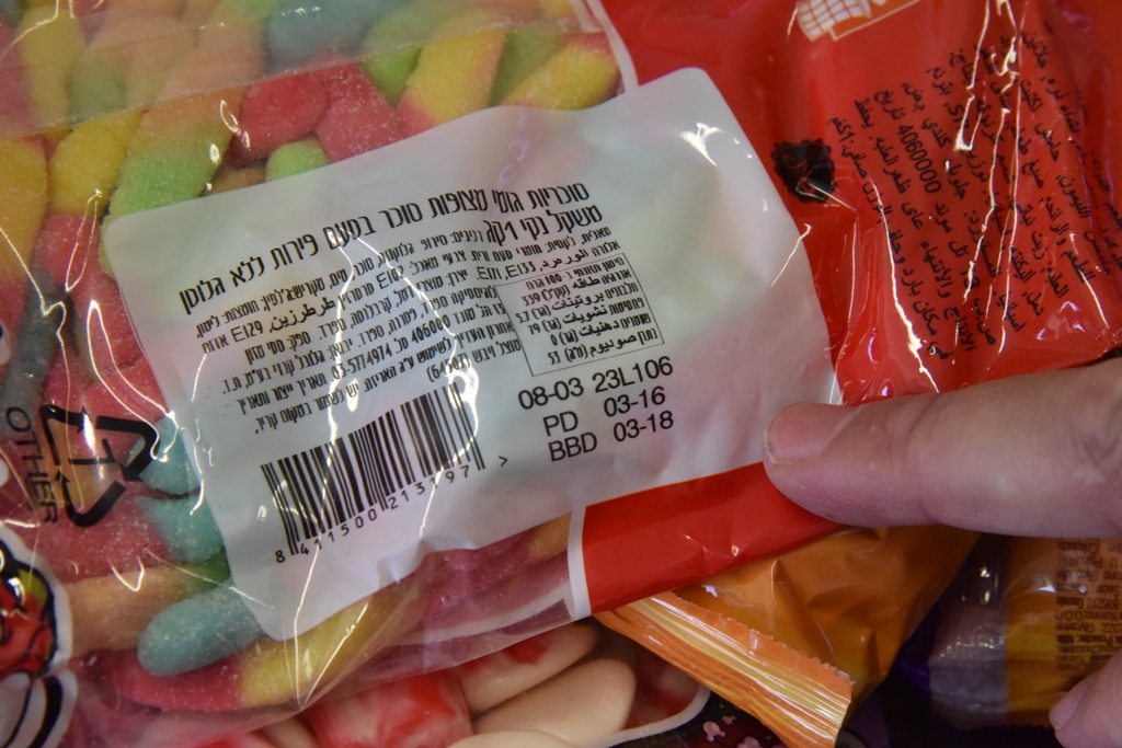 بلدية بيت لحم تتلف حوالي النصف طن من المنتجات الغذائية منتهية الصلاحية