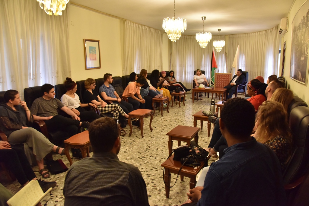 The Mayor of Bethlehem welcomes an American student delegation and talks about the city challenges