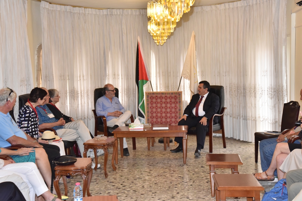 The Mayor of Bethlehem welcomes an American academic delegation and conveys the city challenges to them