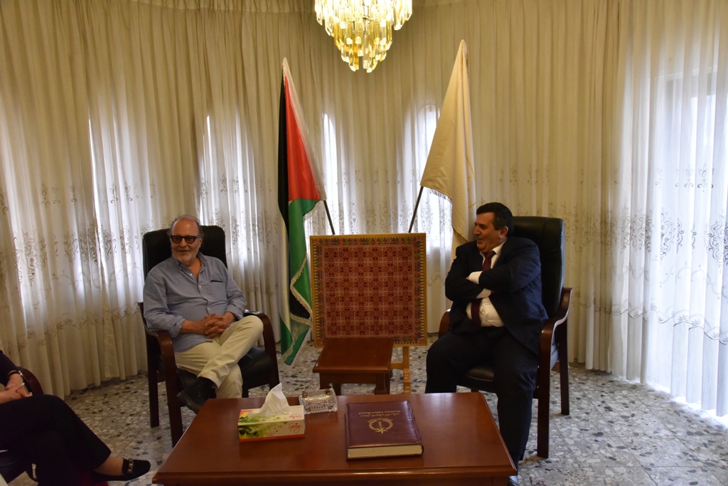 The Mayor of Bethlehem welcomes an American academic delegation and conveys the city challenges to them