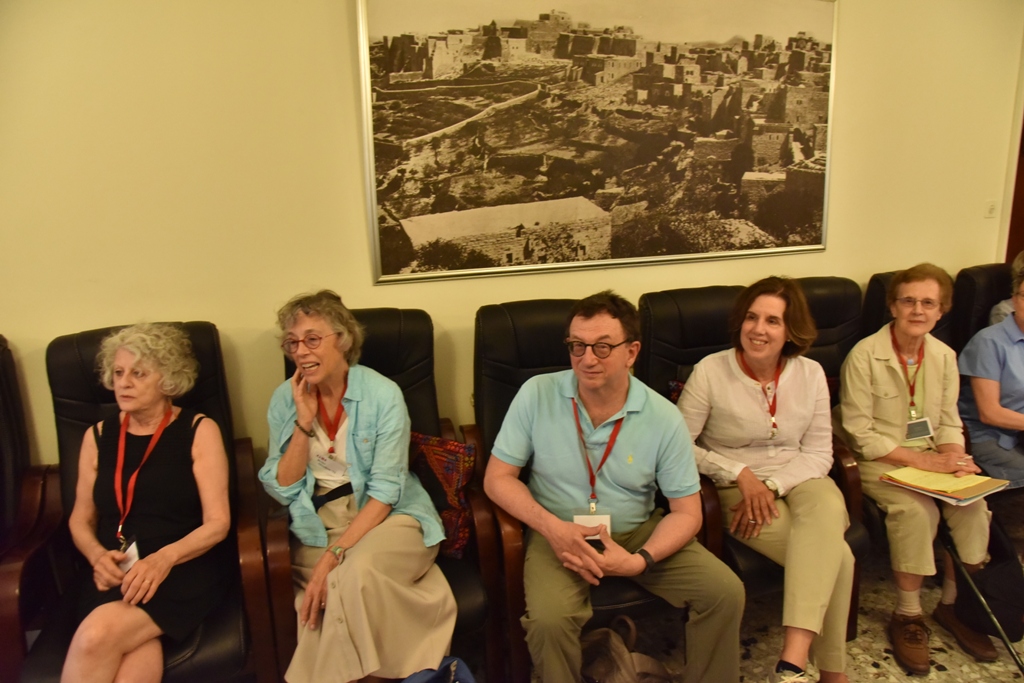 The Mayor of Bethlehem welcomes an American academic delegation and conveys the city challenges to them