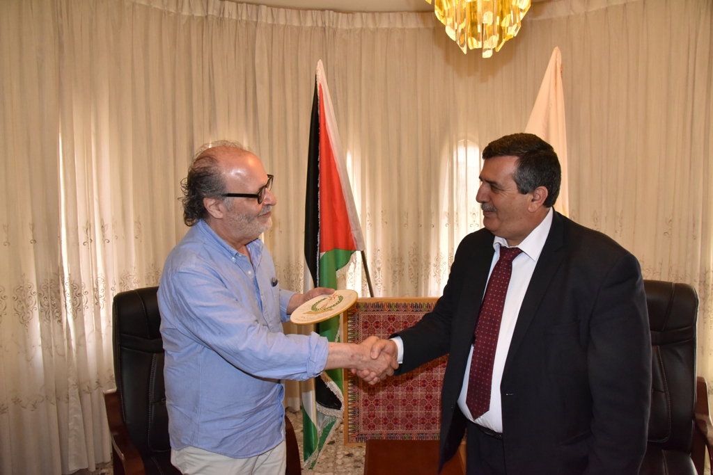 The Mayor of Bethlehem welcomes an American academic delegation and conveys the city challenges to them