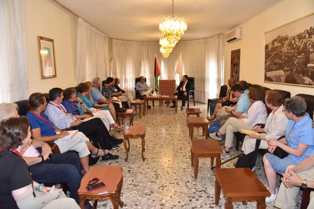 The Mayor of Bethlehem welcomes an American academic delegation and conveys the city challenges to them