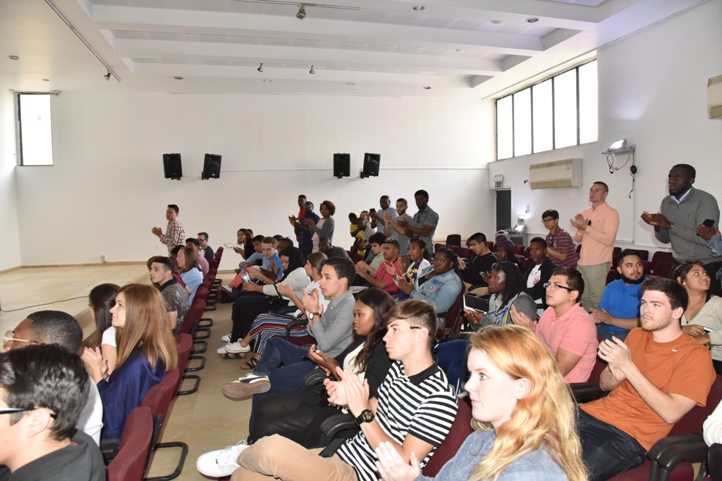 The Mayor of Bethlehem welcomes an American student delegation and explains to them the city challenges