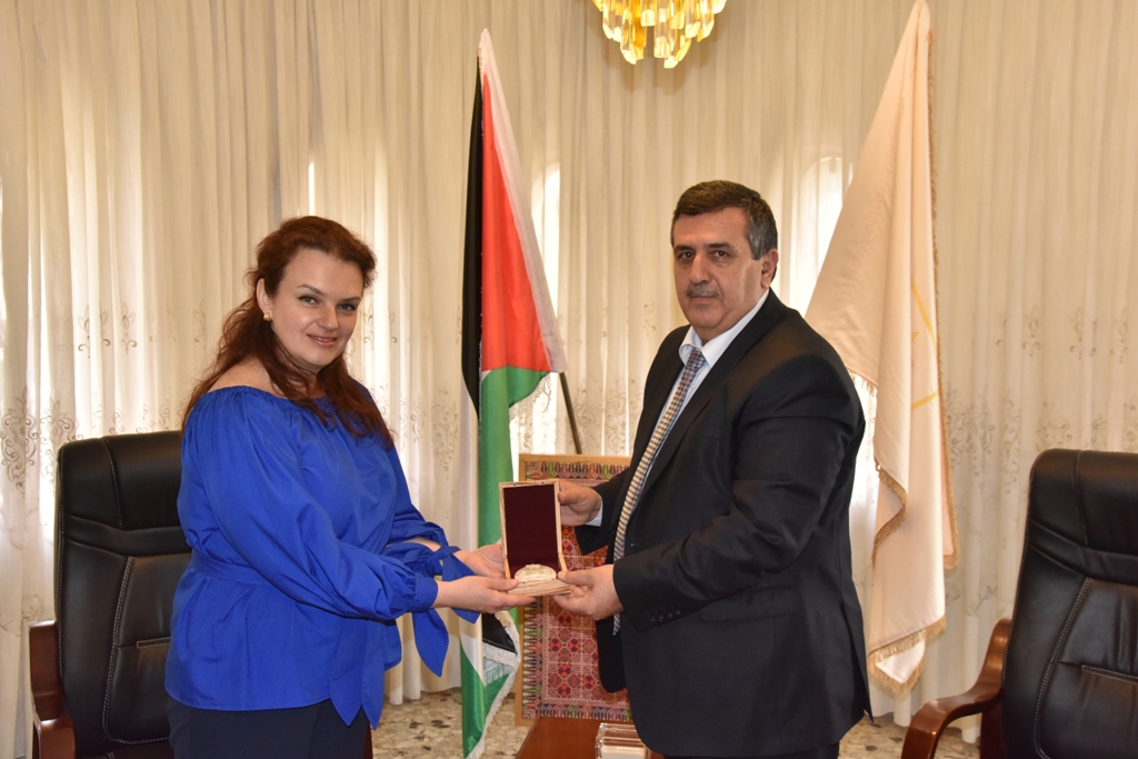  رئيس بلدية بيت لحم يستقبل مديرة دائرة الشرق الأوسط وإفريقيا في وزارة الخارجية الأوكرانية وينقل لها تحديات المدينة