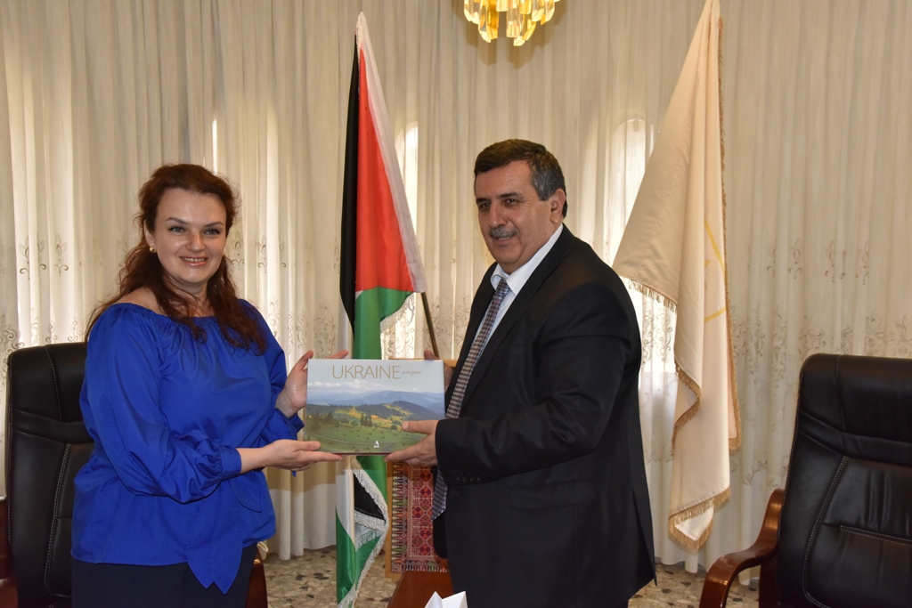  رئيس بلدية بيت لحم يستقبل مديرة دائرة الشرق الأوسط وإفريقيا في وزارة الخارجية الأوكرانية وينقل لها تحديات المدينة